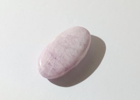 葉月ゆうによる技封入❣️【7億円のヒーリングエネルギー】クンツァイト 握り石 ※イベントクーポン使用不可