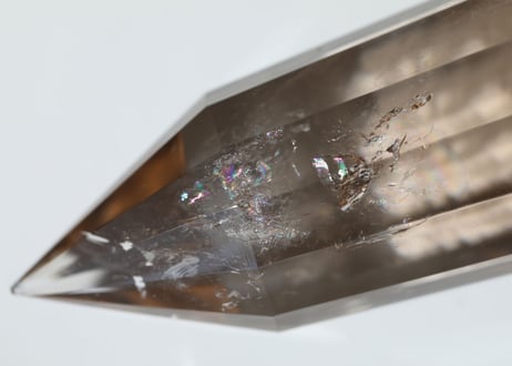 【集中力】虹入り スモーキークォーツ ヴォーゲルワンド 12面カット