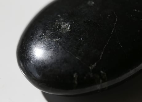 ブラックトルマリンの握り石　【つながり】
