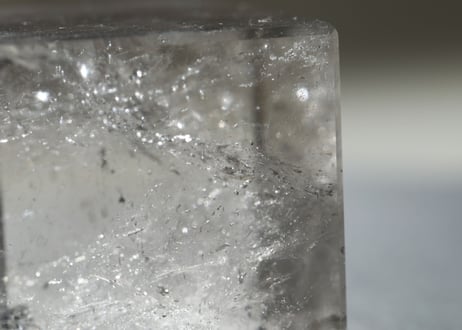 【内なるあなたへ】ブラジル産 虹入りクリアクォーツ キューブ