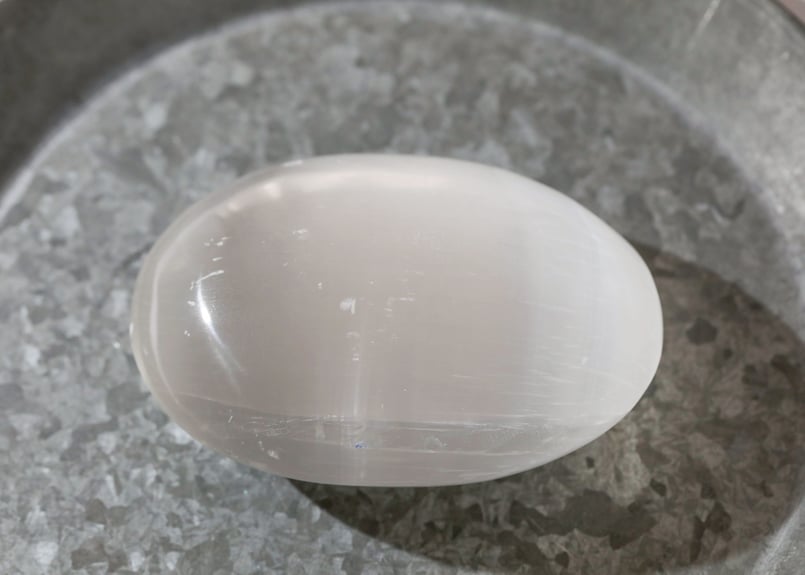 きゅう様　高品質　セレナイト　シラー　パーム　握り石 きゅう様 高品質 セレナイト シラー パーム 握り石 握り石 | 木霊石