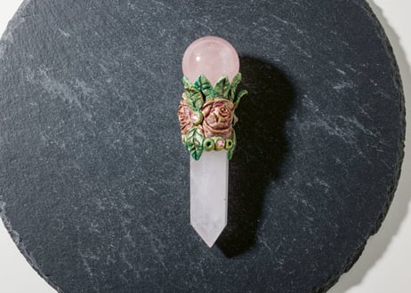 【CRYSTAL PATH クリスタルパス（魔法使いになる）シジル封入 オリジナルカードつき❣️】ローズクォーツのローズワンド ※イベントクーポン使用不可