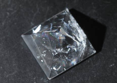 【華やかな人生を】虹入り レムリアンシード ピラミッド