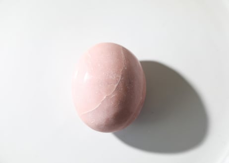 【まあるい愛の中へ】ピンクオパール 握り石