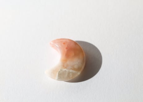 【思いやりを持つ】チェリーブロッサムアゲートのかわいい月