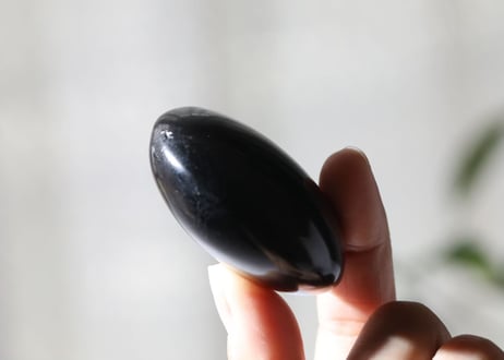 【カルマ解放のシッティ入り】ブラックトルマリン 握り石