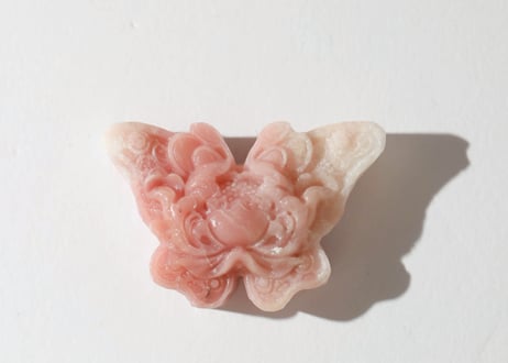 【祝福の花】ピンクオパール 蝶と蓮の花