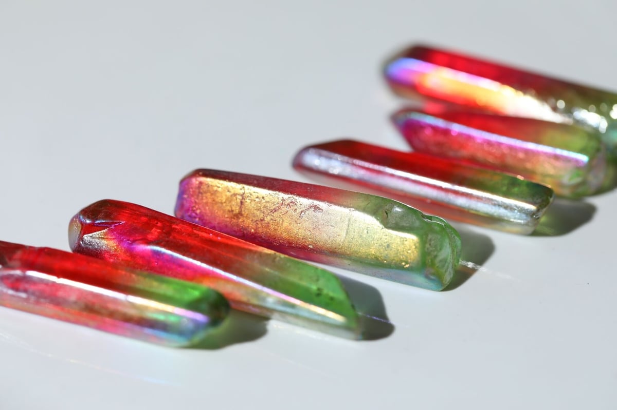 癒しと情熱】レッド＆グリーンオーラクォーツ ポイント（6本セット