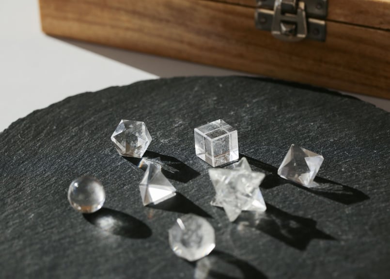 魔術道具】マニカラン水晶 幾何学7個セット 木箱入り | Y.S.Y24