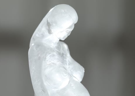 大技封入❣️【先祖供養/空海】レアンドロ・ソウザ作  虹入りクリアクォーツの妊婦の女神 渦巻台付き ※イベントクーポン使用不可