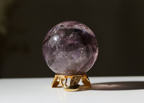 トリコロール 水晶 スフィア スワンの台座付き　【あるがままに】