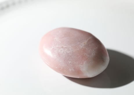 【魅了する】ピンクオパール 握り石