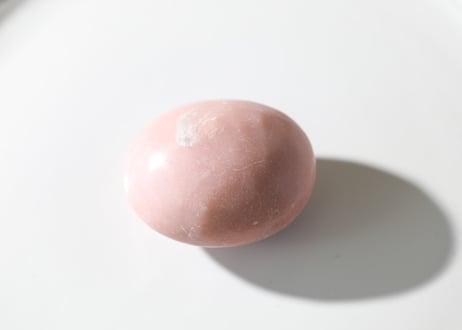 【まあるい愛の中へ】ピンクオパール 握り石