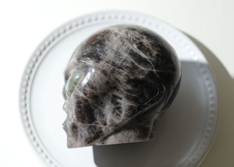 【惑星からの使者】ブラックムーンストーンとラブラドライトの宇宙人