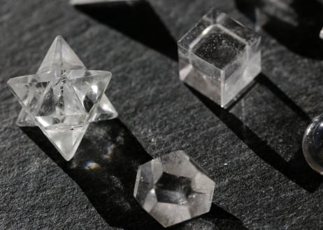 【魔術道具】マニカラン水晶  幾何学７個セット　木箱入り