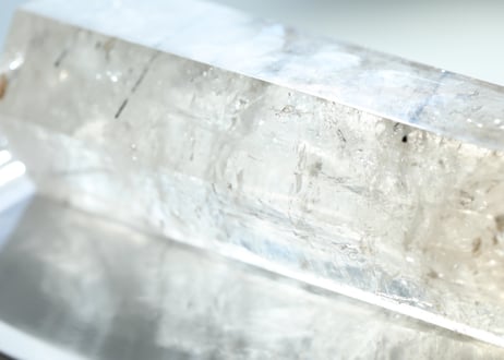 【神聖なる光の柱】虹入りスモーキーブラックトルマリンインクォーツ