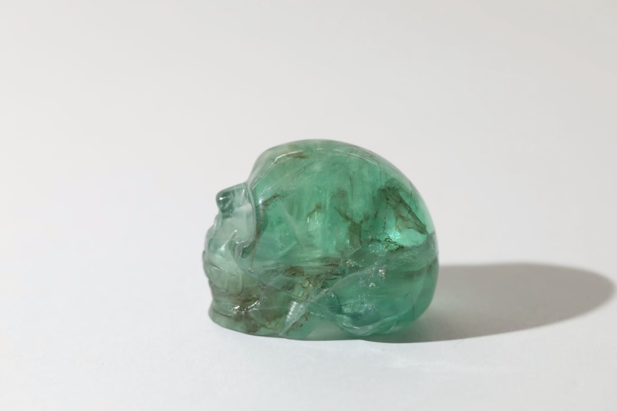 天然石 フローライト スカル 魔除け 覚醒の記憶】ハイクオリティ 虹入り グリーンフローライト スカル