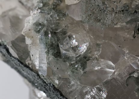 【マスターたちのギフト】クローライト入り ガネッシュヒマール産水晶