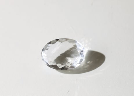 【光を思い出す】クリアクォーツ 宝石カット