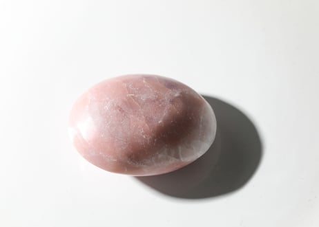【魅了する】ピンクオパール 握り石