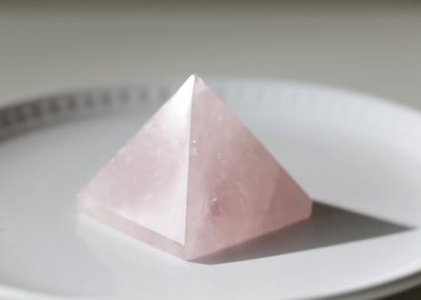 モザンビーク産 ローズクォーツ ピラミッド