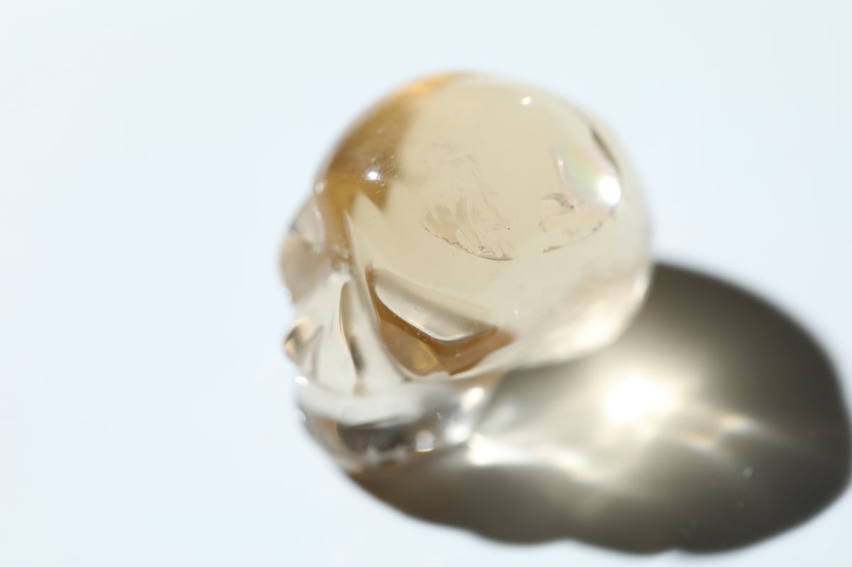 【天然石】 ハイクオリティナチュラルシトリンスカル 天然石】 ハイクオリティナチュラルシトリンスカル 軽やかに楽しむ】虹