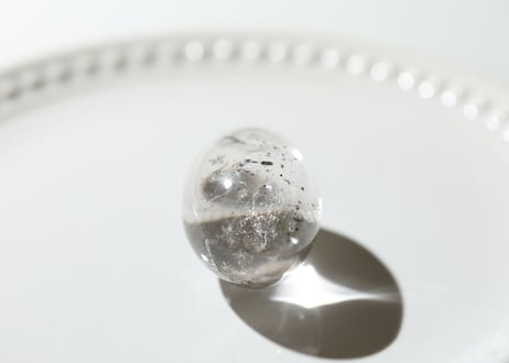 【奇跡と共にある】ガネッシュヒマール産貫入水晶 リンガム