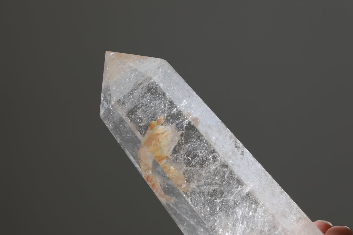 地球と手を繋ぐ】クリアクォーツ ポイント ヘマタイト入り | Y.S.Y24