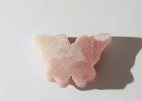 【祝福の花】ピンクオパール 蝶と蓮の花