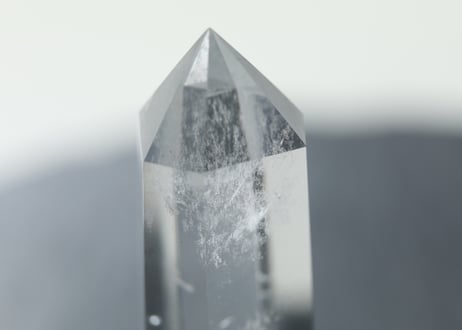 【澱みを一掃する】虹入り クリアクォーツ ポイント