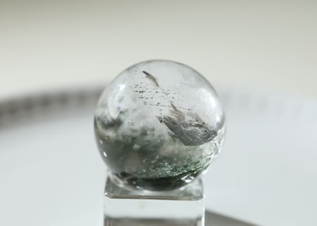 【永遠に】ガネッシュヒマール産 虹入り ガーデンクォーツ スフィア