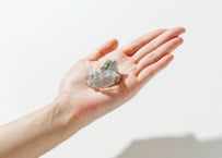 【内なる静寂】モンブラン産 虹入り スモーキークォーツ ミニクラスター
