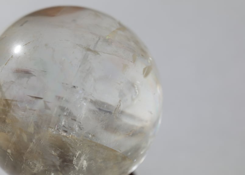 極彩・美形カルサイト　天然石彫刻 台座付き 神が宿る石】虹入り ハイクオリティゴールデンカルサイト