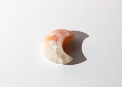 【思いやりを持つ】チェリーブロッサムアゲートのかわいい月