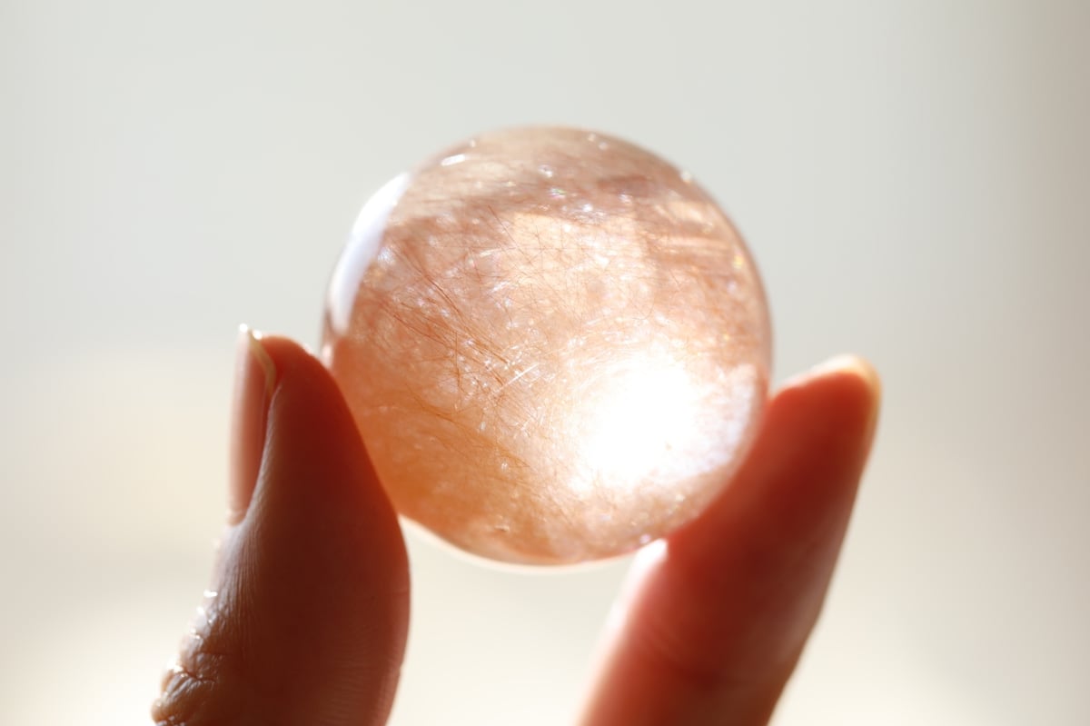 ピンクルチルクォーツスフィア　台座付き fit=scale-down,w=1200