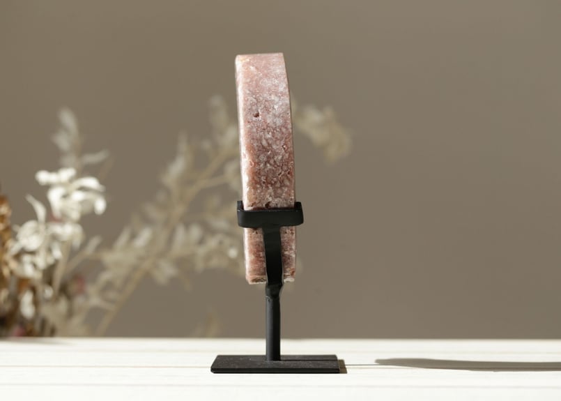 天然石ピンクアメジストの月　置物　台座付きNO.070111 美の女神宿る】ブラジル産 ピンクアメジストの月 台座付き | Y.S.Y24