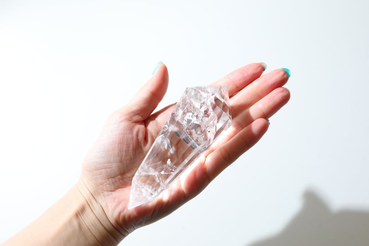 虹入りレムリアンクォーツ ヴォーゲルワンド 12面カット【魔法を 虹入りレムリアンクォーツ ヴォーゲルワンド 12面カット【魔法を