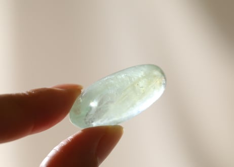 【癒しの雨粒】マダガスカル産　ヘリオドール タンブル