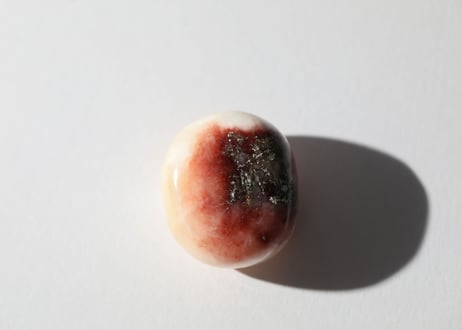 【光の方へ導く石】〈レア〉スティルバイト with ヒューランダイト 小さな握り石