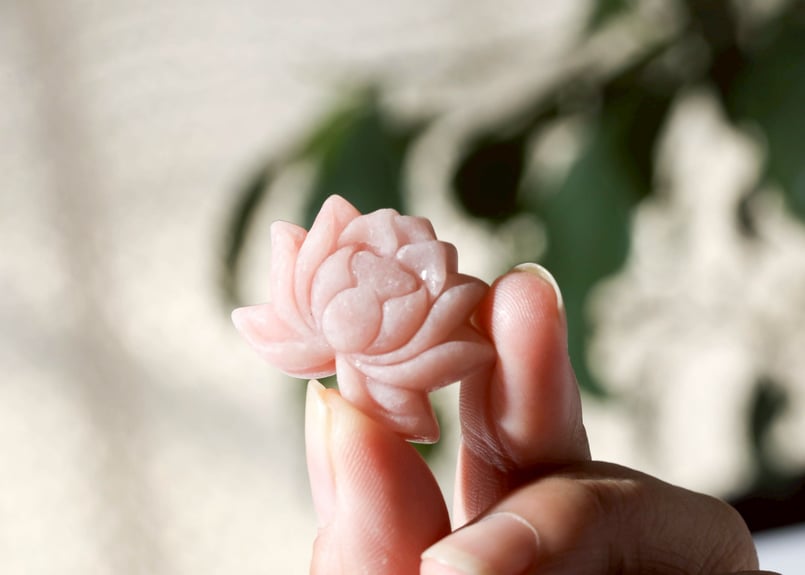 悟りのシッディ入り】ピンクオパールの蓮の花 | Y.S.Y24