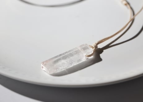 クリアクォーツ こどもまもり long（茶紐・ベージュ紐）※クーポン使用不可