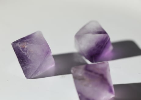 【サードアイで視る世界】パープルフローライト オクタヒドロン (3個セット)