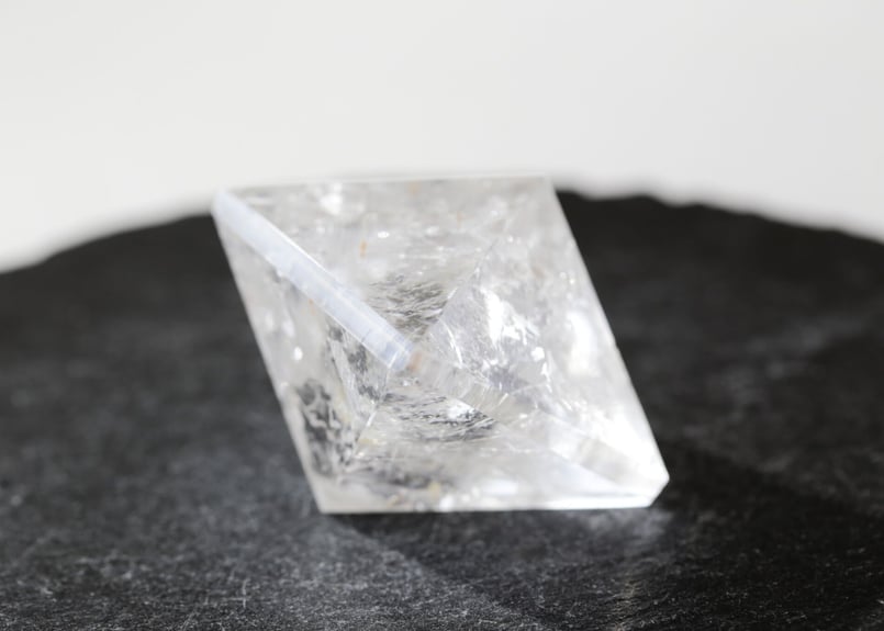 光をみつけに】ブラジル産 虹入り クリアクォーツ オクタヒドロン