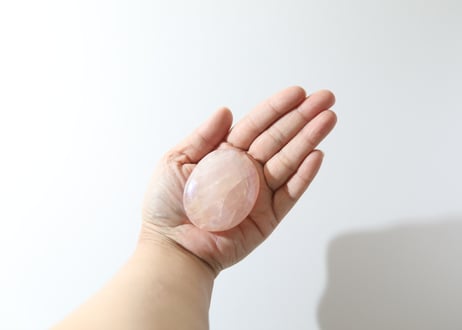【綿菓子みたいな愛】エンジェルオーラ ローズクォーツ 握り石