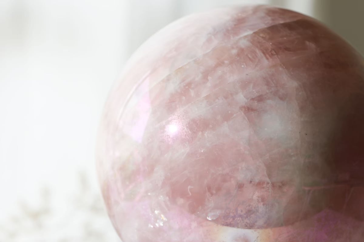 即完売【新品】エンジェルオーラクラック水晶スフィア&ゆれる月の台座