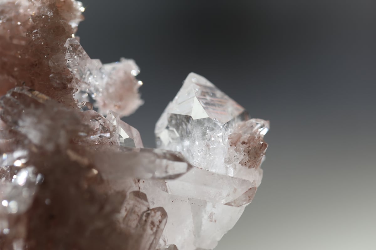 コロンビアレムリアン　ポイント　プチクラスター　ほんのりピンク コロンビア産 ピンクレムリアン クラスター 174.4g | Vegetto