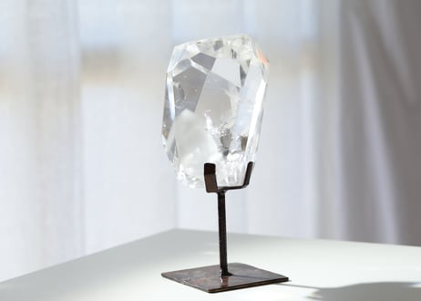 【スーパーレア】虹入り ファントム レムリアンクォーツ 磨き 台座付き