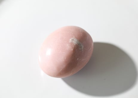 【まあるい愛の中へ】ピンクオパール 握り石