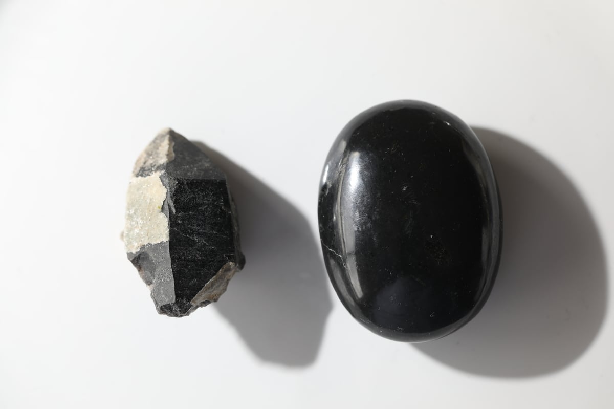 モリオンみたい！黒トルマリン！綺麗！ 魔除け】ブラックトルマリン 握り石＆モリオン 原石の結界セットC