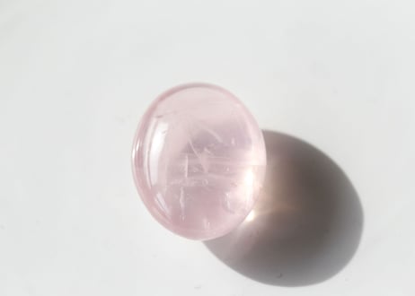 ハイクオリティ 虹入り ローズクォーツ　【溶ける】